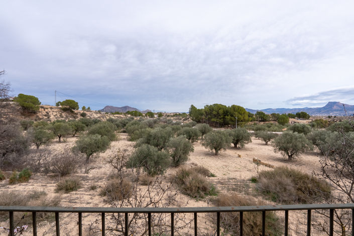 Image No.6-4 Bed Country House for sale