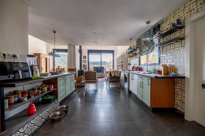 Image No.11-5 Bed Country House for sale