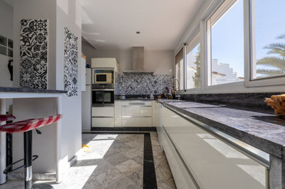 3720countryhousewith4caves020425180652cf31599