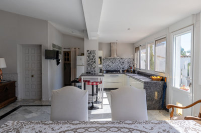 3720countryhousewith4caves020425180652cf31595