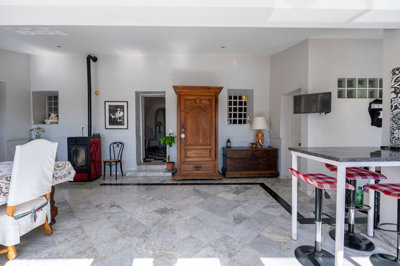 3720countryhousewith4caves020425180652cf31595