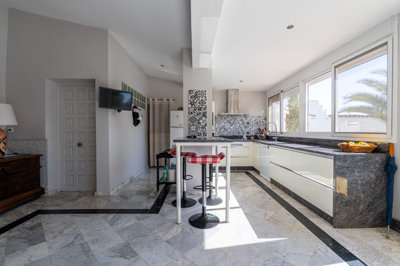 3720countryhousewith4caves020425180651cf31599