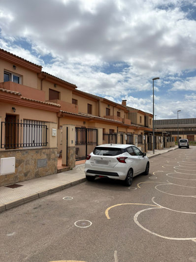 Image No.2-4 Bed Townhouse for sale