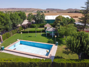 3866countryhousewtenniscourtandpool0108251409