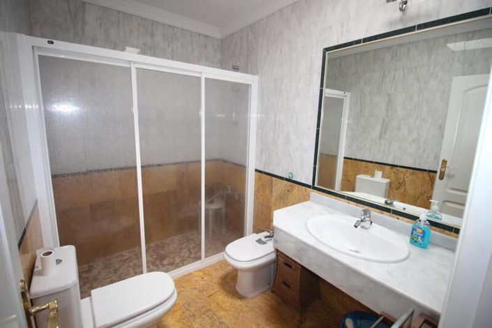 Image No.24-4 Bed Townhouse for sale