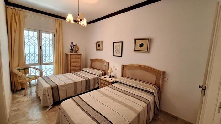 Image No.2-4 Bed Villa for sale