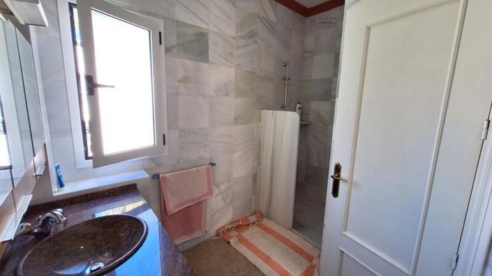 Image No.29-4 Bed Villa for sale