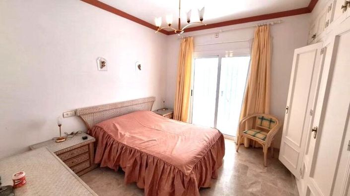 Image No.3-4 Bed Villa for sale