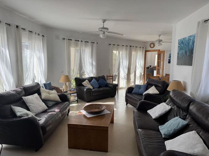 Image No.5-Villa de 4 chambres à vendre à Bédar