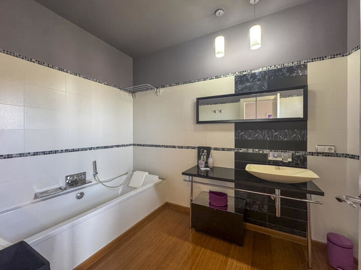 Image No.37-4 Bed Villa for sale