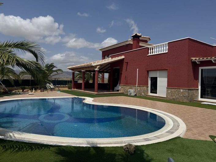 Image No.32-5 Bed Property for sale