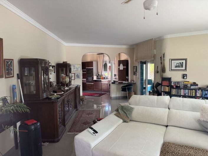 Image No.52-5 Bed Property for sale