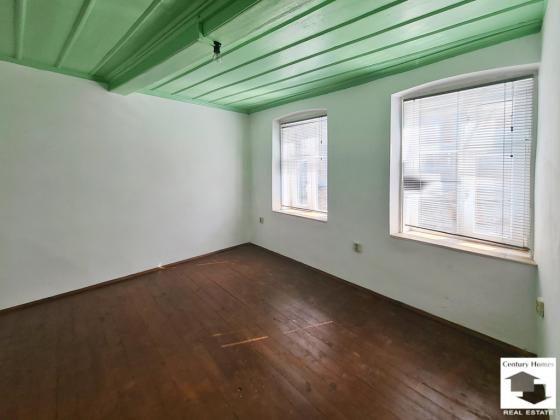 Image No.18-6 Bed House for sale