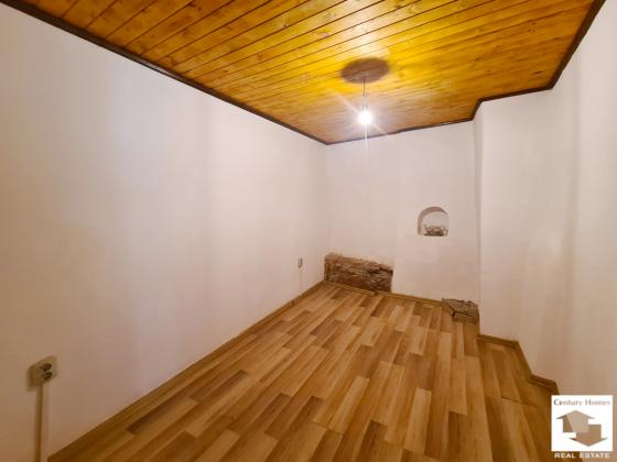 Image No.20-6 Bed House for sale