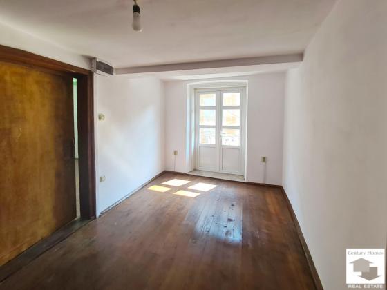 Image No.24-6 Bed House for sale