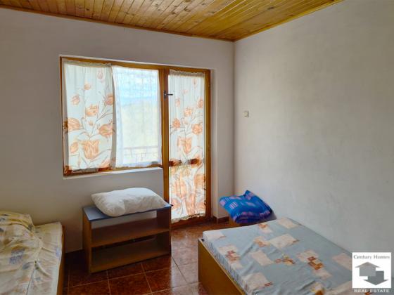 Image No.12-6 Bed House for sale