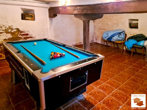 Image No.21-6 Bed House for sale