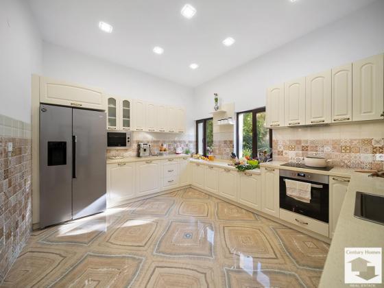 Image No.5-7 Bed House for sale