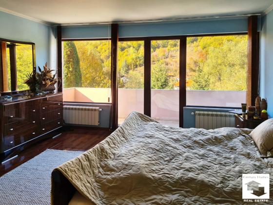 Image No.11-3 Bed House for sale