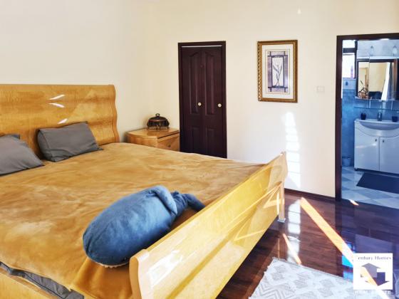 Image No.8-3 Bed House for sale