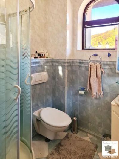 Image No.9-3 Bed House for sale