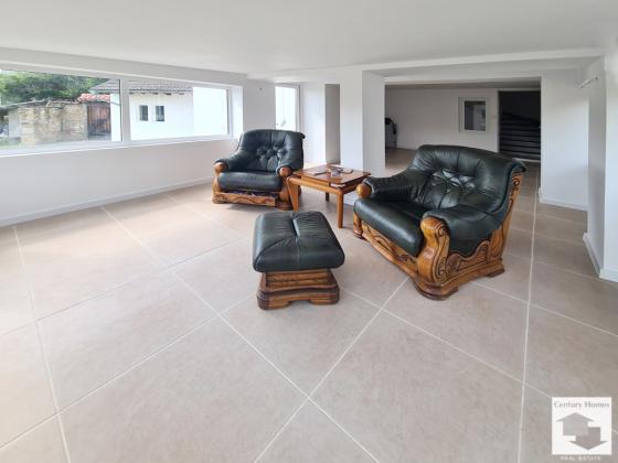 Image No.9-3 Bed House for sale