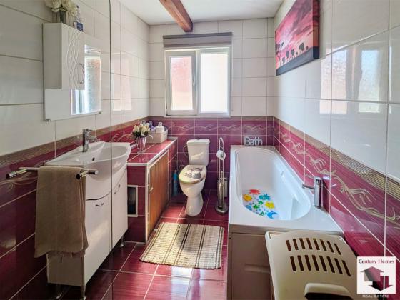 Image No.16-4 Bed House for sale