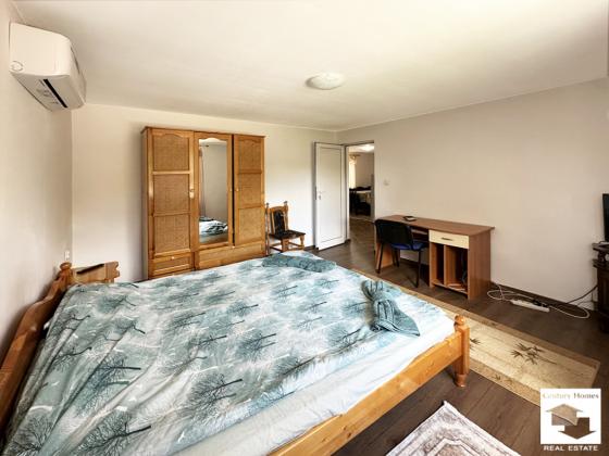 Image No.9-3 Bed House for sale