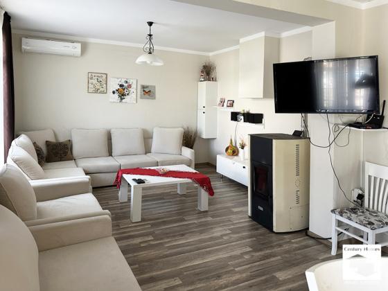 Image No.5-12 Bed House for sale