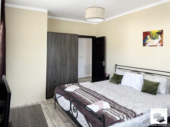 Image No.10-12 Bed House for sale