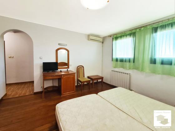 Image No.17-8 Bed House for sale