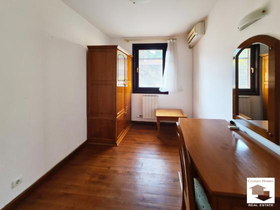 Image No.21-8 Bed House for sale