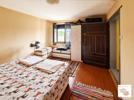 Image No.12-3 Bed House for sale