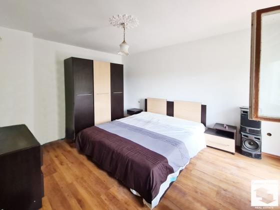 Image No.12-4 Bed House for sale