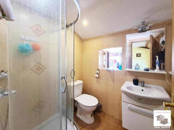 Image No.18-3 Bed House for sale