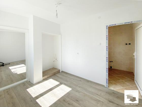 Image No.8-2 Bed House for sale