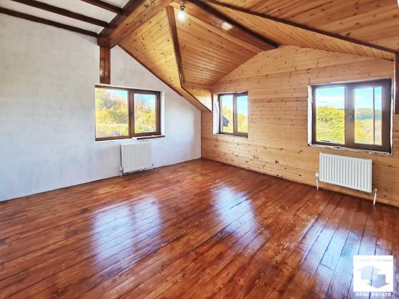 Image No.17-4 Bed House for sale