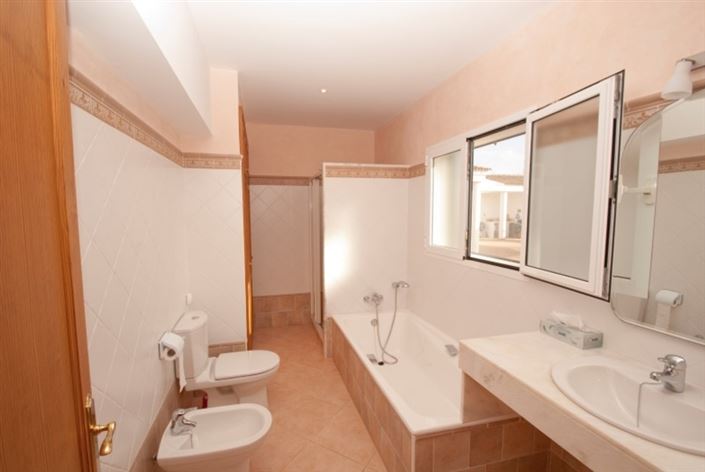 Image No.16-7 Bed Villa for sale