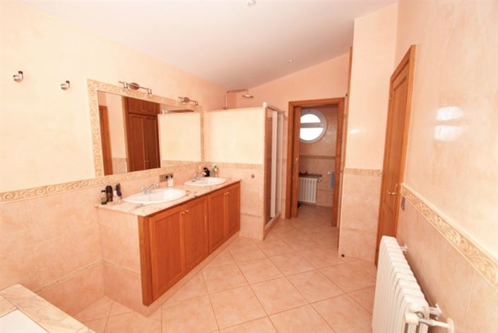 Image No.23-7 Bed Villa for sale