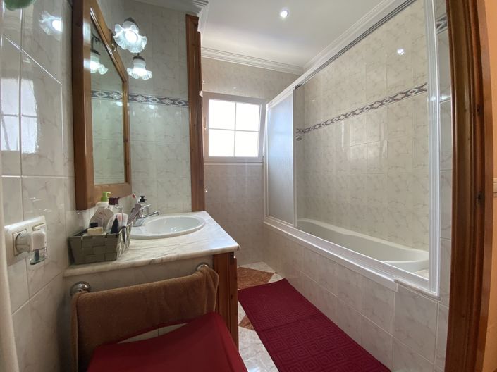 Image No.15-4 Bed Townhouse for sale