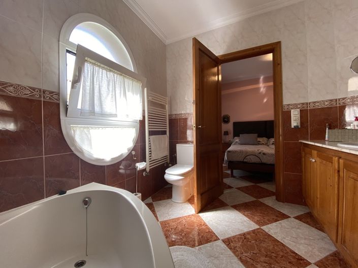 Image No.23-4 Bed Townhouse for sale