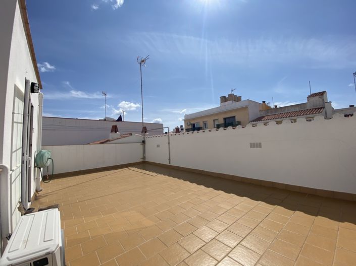 Image No.25-4 Bed Townhouse for sale