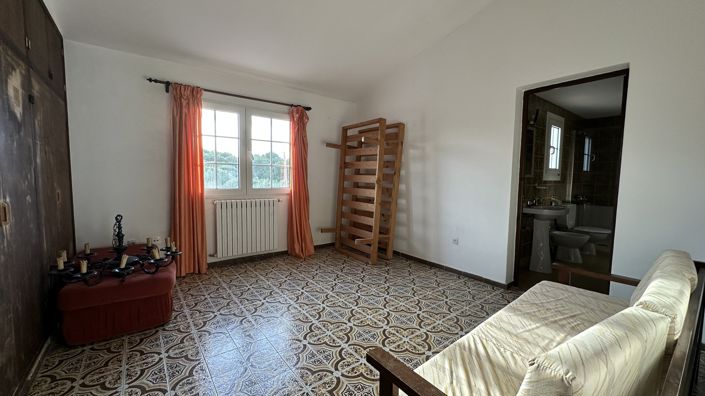 Image No.20-3 Bed Commercial for sale