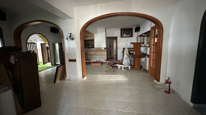 Image No.29-3 Bed Commercial for sale