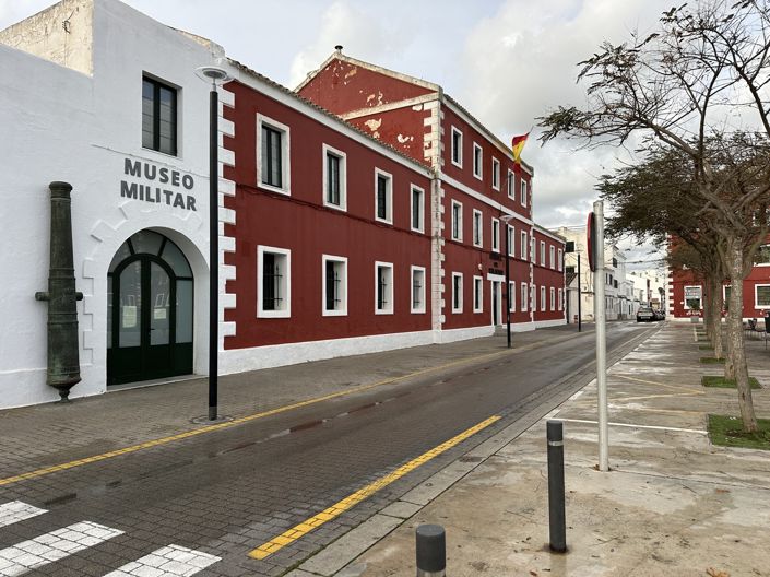 Image No.47-3 Bed Commercial for sale