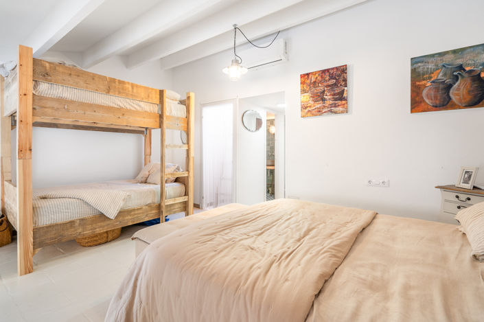 Image No.25-2 Bed Townhouse for sale