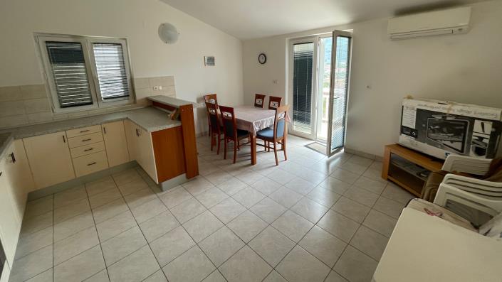 Image No.8-8 Bed Apartment for sale