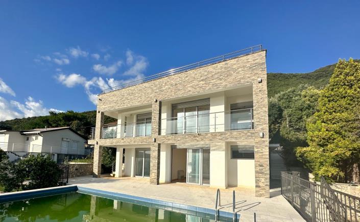 Image No.2-4 Bed House for sale