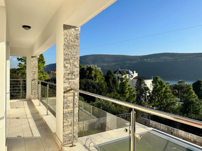 Image No.17-4 Bed House for sale