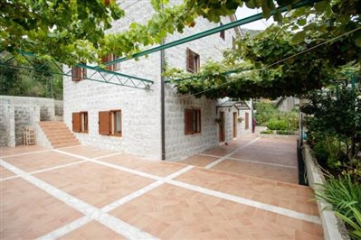 house-in-Morinj-for-sale_-6-670x446
